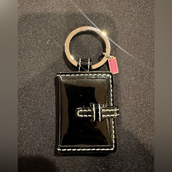 🗝️ NWOT Y2K Coach Patent Leather Photo Keychain 🗝️